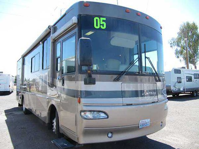 2005 Winnebago Journey Photo