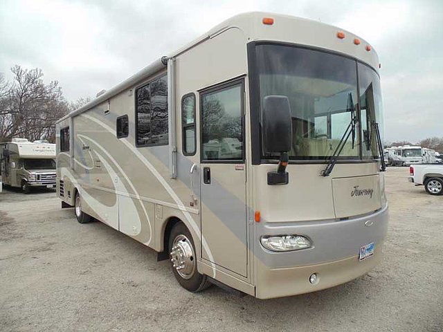 2006 Winnebago Journey Photo