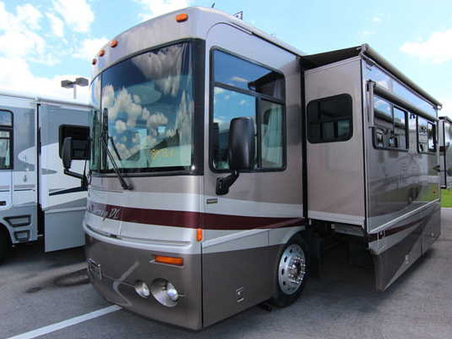 2003 Winnebago Journey Photo