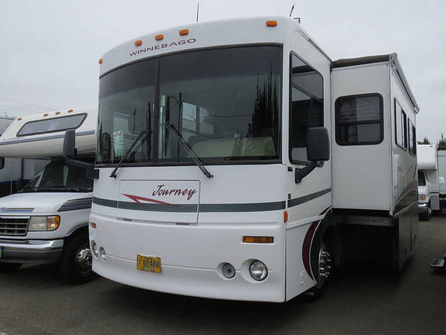 2000 Winnebago Journey Photo