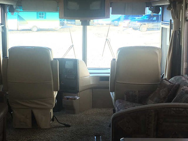 2000 Winnebago Journey Photo