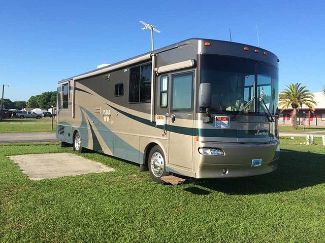 2004 Winnebago Journey Photo