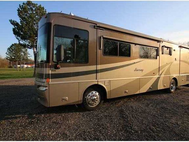2005 Winnebago Journey Photo