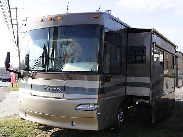2005 Winnebago Journey Photo