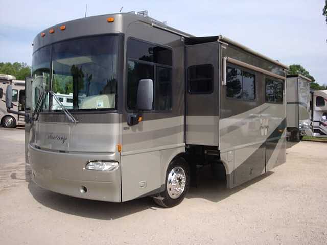 2005 Winnebago Journey Photo