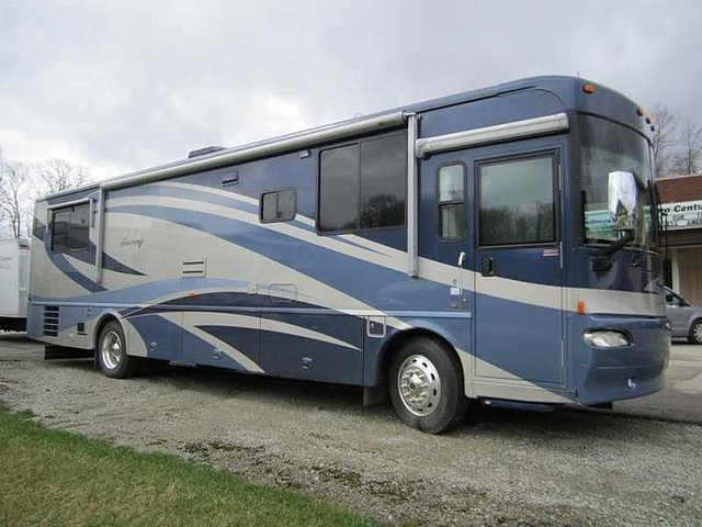 2006 Winnebago Journey Photo