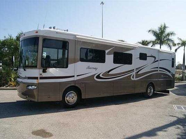 2006 Winnebago Journey Photo