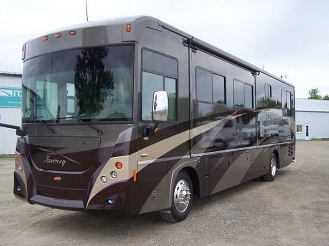 2008 Winnebago Journey Photo