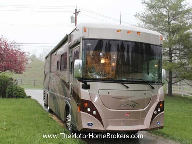 2008 Winnebago Journey Photo