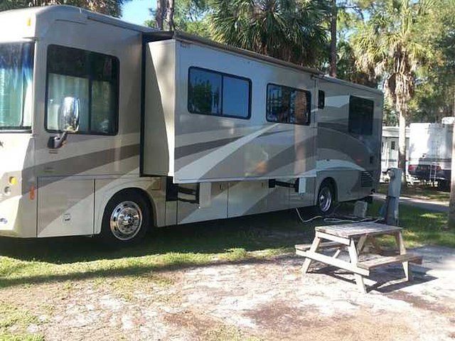 2008 Winnebago Journey Photo