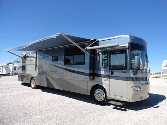 2004 Winnebago Journey Photo