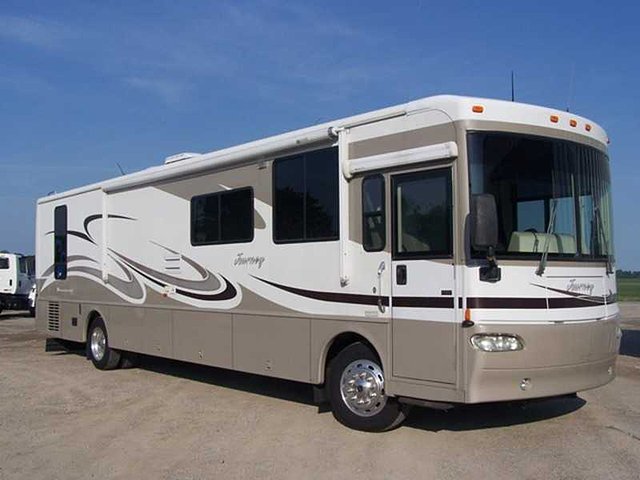 2004 Winnebago Journey Photo