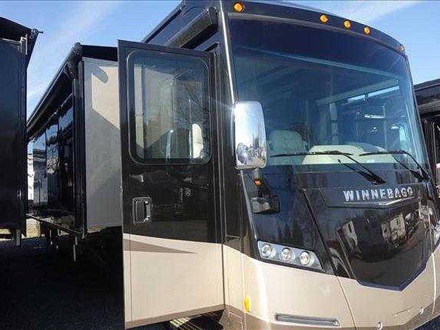 2015 Winnebago Journey Photo