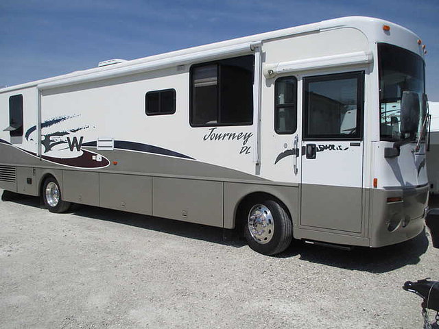 2002 Winnebago Journey DL Photo