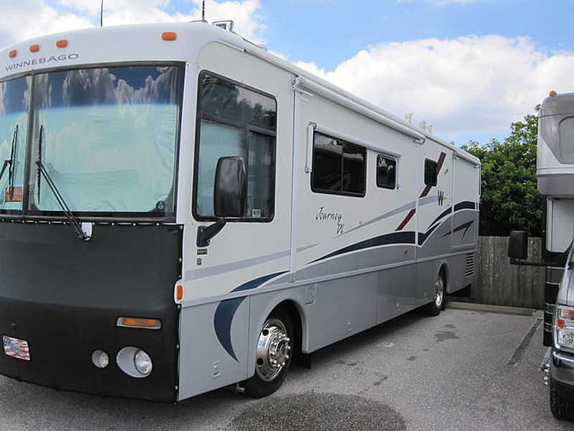 2001 Winnebago Journey DL Photo