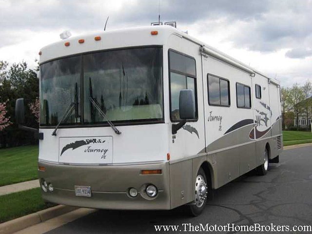 2002 Winnebago Journey DL Photo