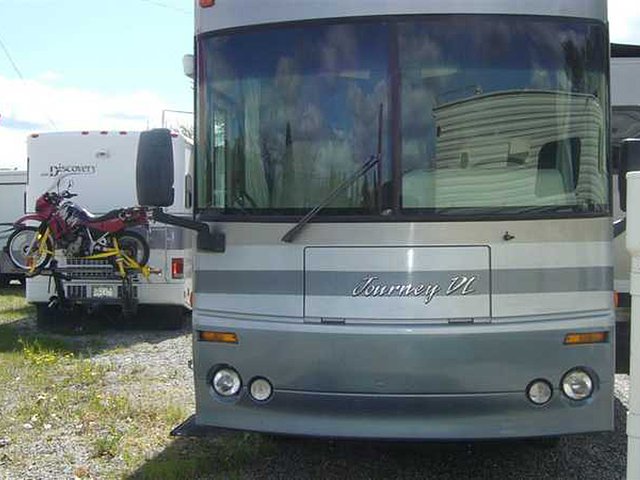 2003 Winnebago Journey DL Photo