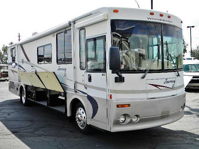 2001 Winnebago Journey DL Photo