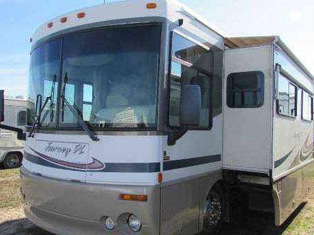 2003 Winnebago Journey DL Photo