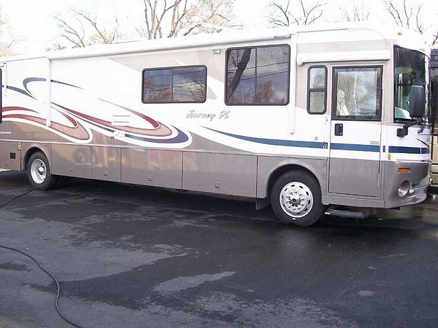 2003 Winnebago Journey DL Photo