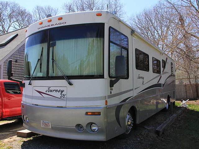 2001 Winnebago Journey DL Photo