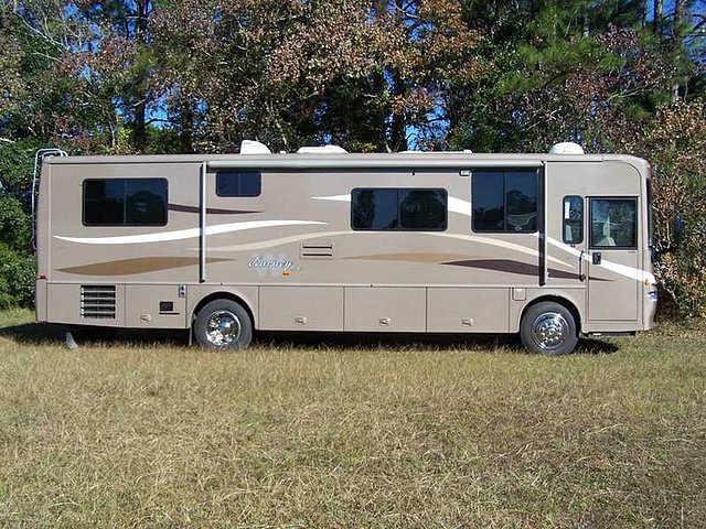 2007 Winnebago Journey Photo
