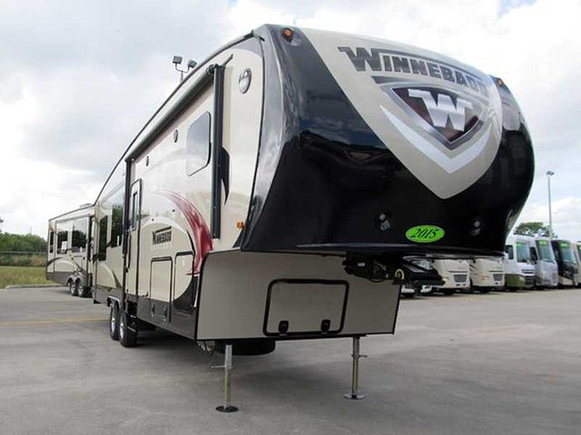 2015 Winnebago Latitude Photo