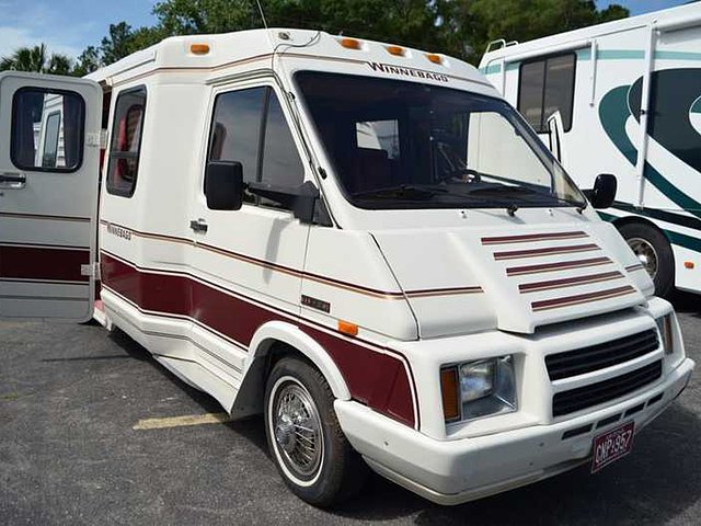 1985 Winnebago LeSharo Photo