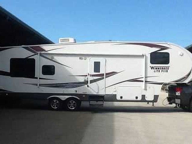 2012 Winnebago Lite Five Photo