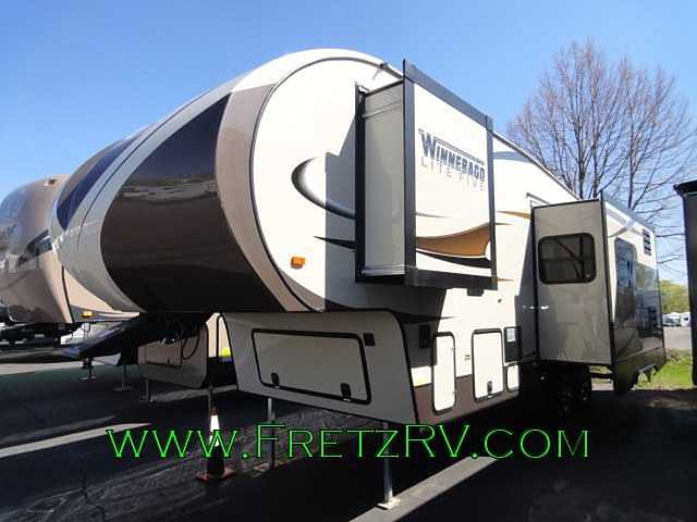 2014 Winnebago Lite Five Photo