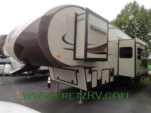 2014 Winnebago Lite Five Photo