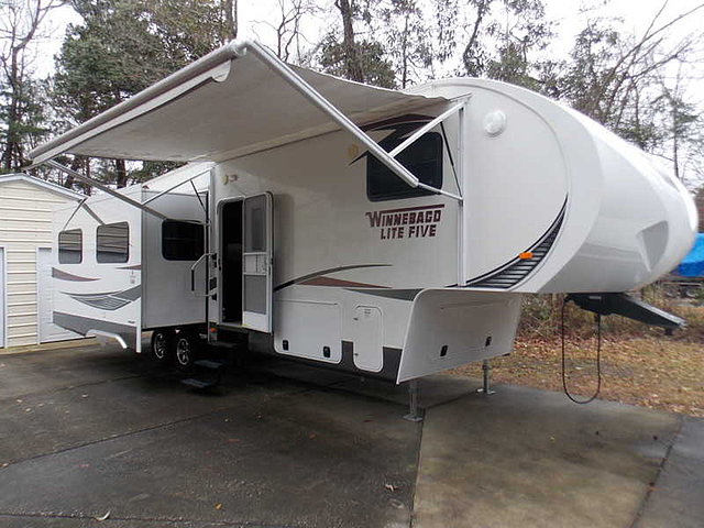 2013 Winnebago Lite Five Photo