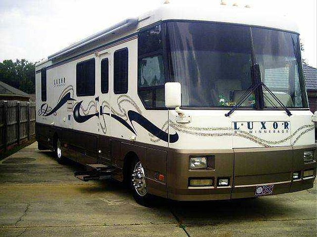 1996 Winnebago Luxor Photo