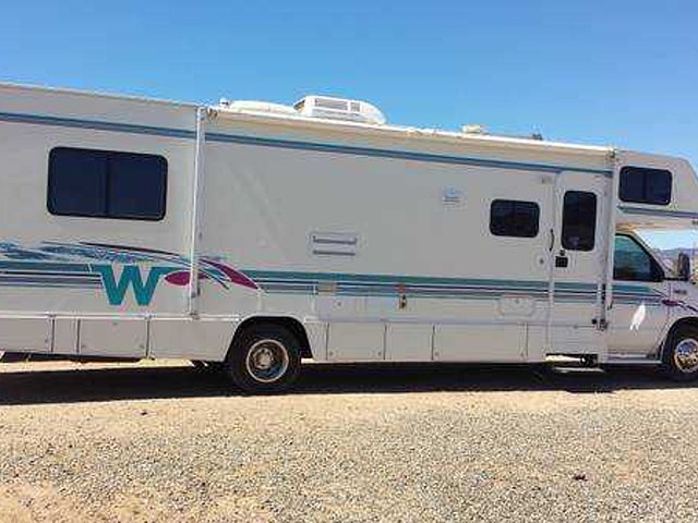 2000 Winnebago Minnie Photo