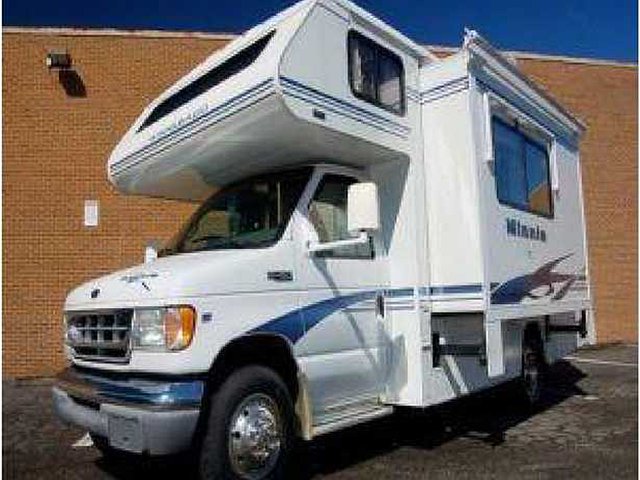 2003 Winnebago Minnie Photo