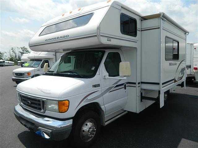 2005 Winnebago Minnie Photo