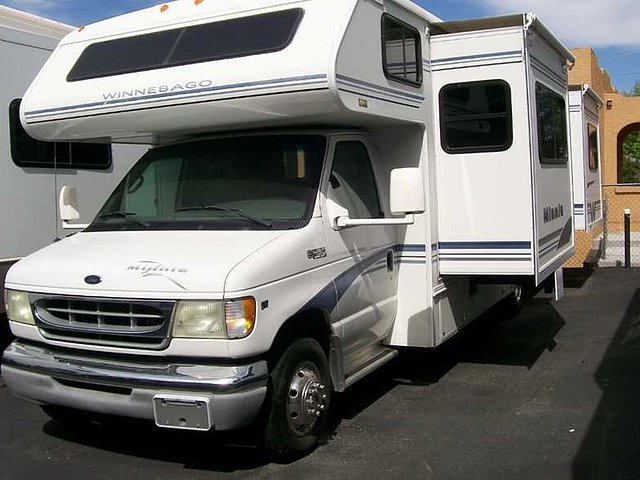 2003 Winnebago Minnie Photo