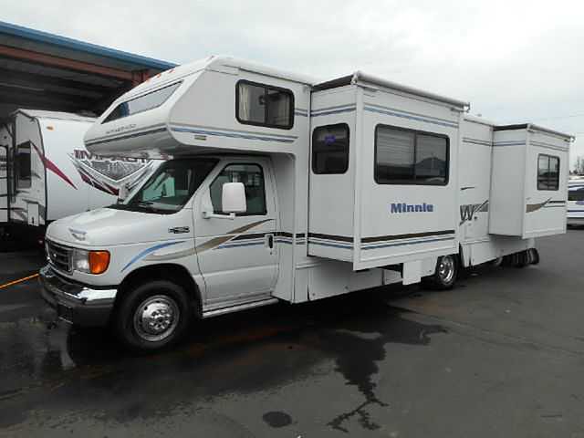 2004 Winnebago Minnie Photo