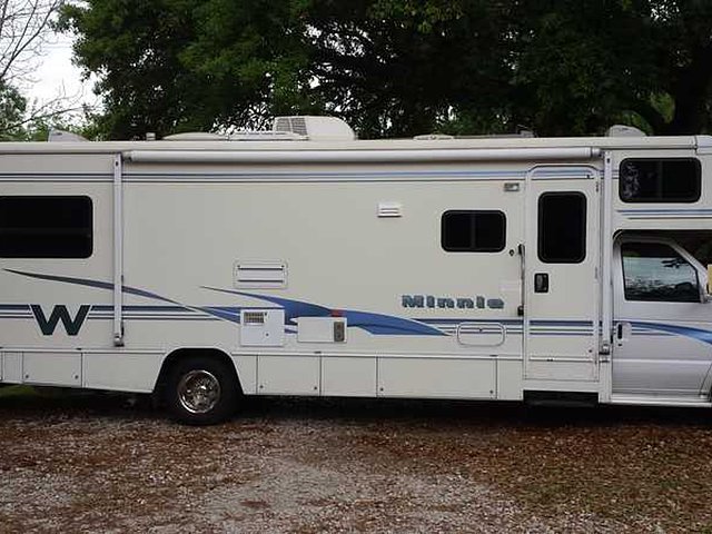 2003 Winnebago Minnie Photo