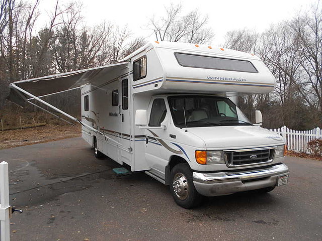 2004 Winnebago Minnie Photo