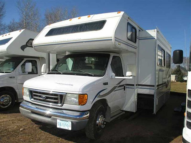 2004 Winnebago Minnie Photo