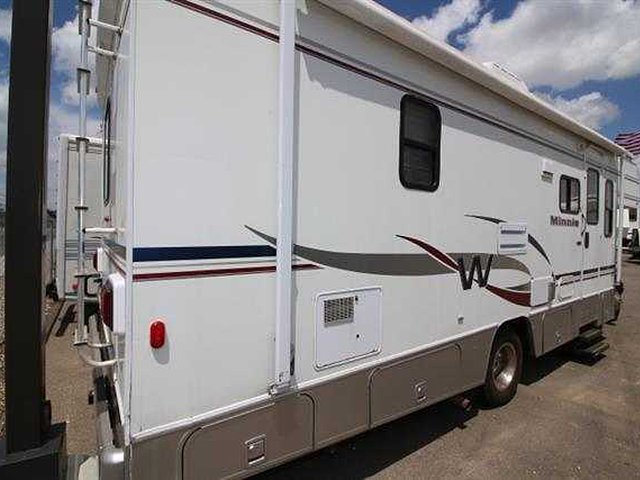 2005 Winnebago Minnie Photo