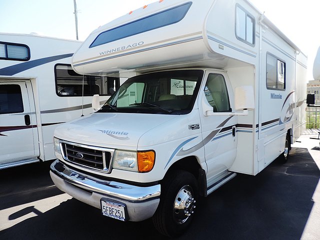 2003 Winnebago Minnie Photo