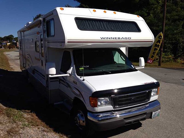 2005 Winnebago Minnie Photo