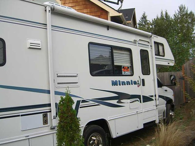 2002 Winnebago Minnie Winnie Photo