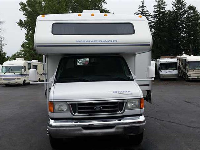 2004 Winnebago Minnie Winnie Photo