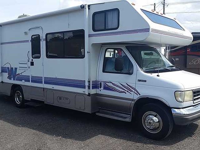 1996 Winnebago Minnie Winnie Photo