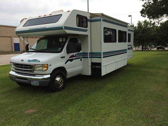 1999 Winnebago Minnie Winnie Photo