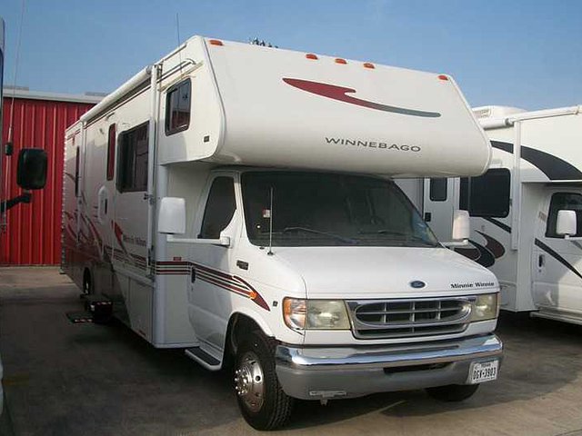 2002 Winnebago Minnie Winnie Photo