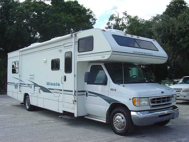 2002 Winnebago Minnie Winnie Photo